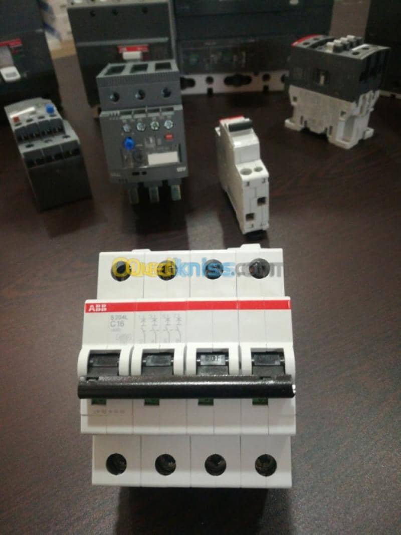 Produits d'électricité ABB 3