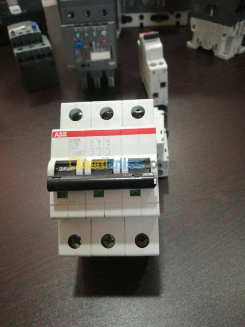 Produits d'électricité ABB 4