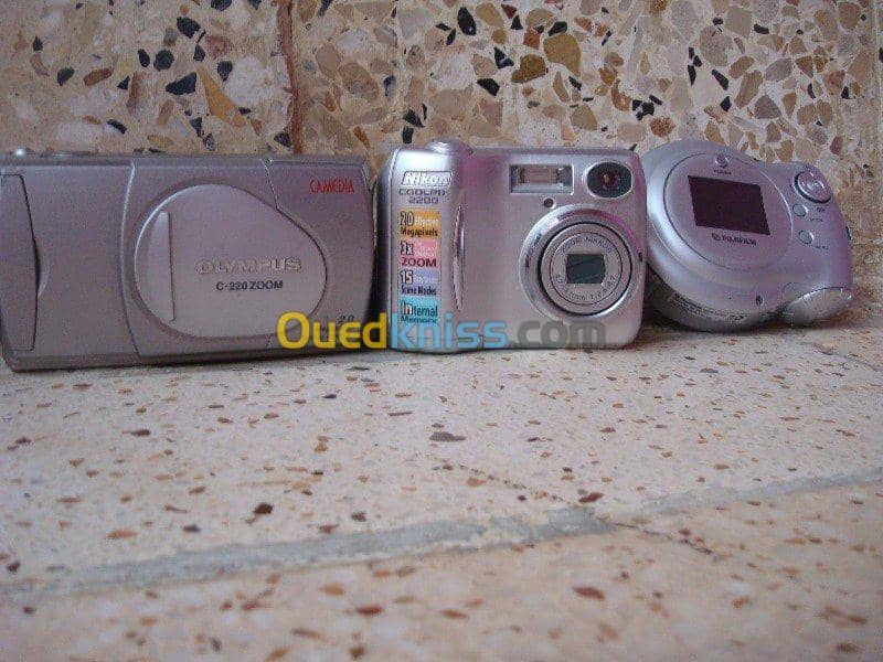 Je vend un lot d'appareils photos . 4