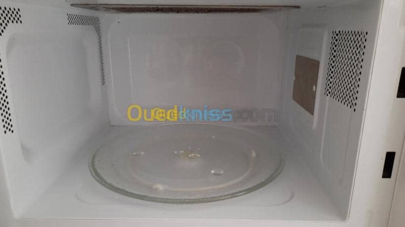 Four-Micro onde Condor CMW-A3101 2