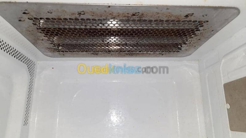 Four-Micro onde Condor CMW-A3101 3