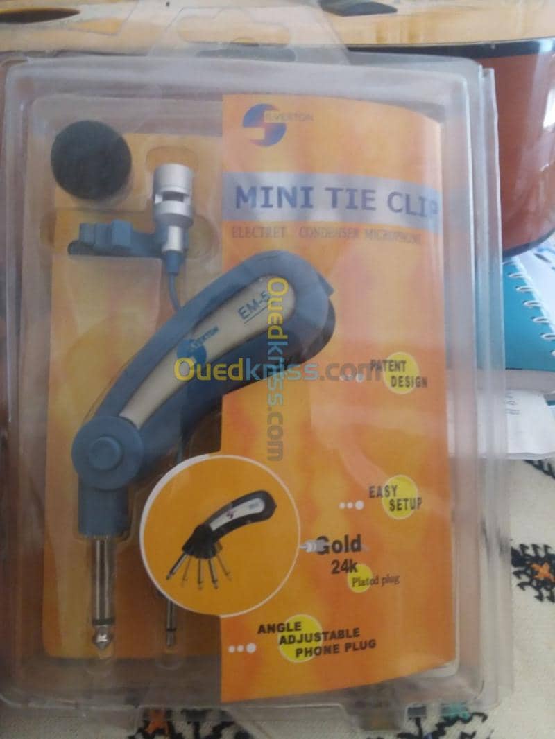 Microphone 8