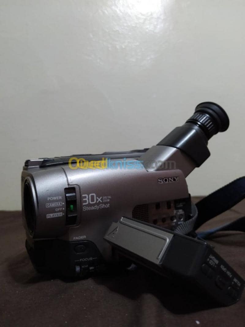 Sony handycam hi8 / Sony digital mavic 3