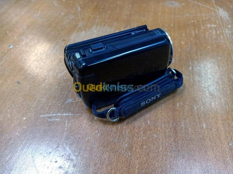 Sony Handycam HDR-XR150 3
