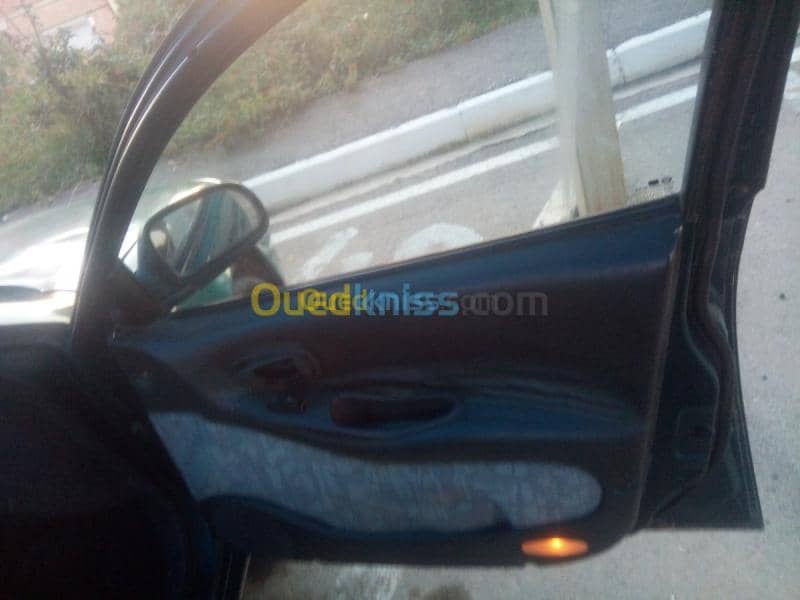 Daewoo Laganza 2000 4