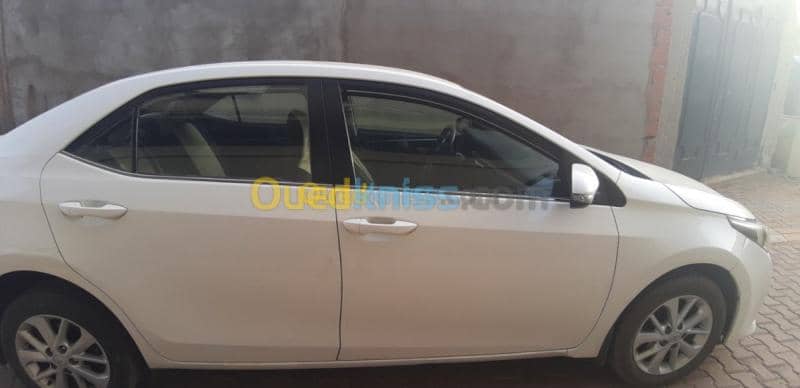 Toyota Corolla 2015 high grade 3