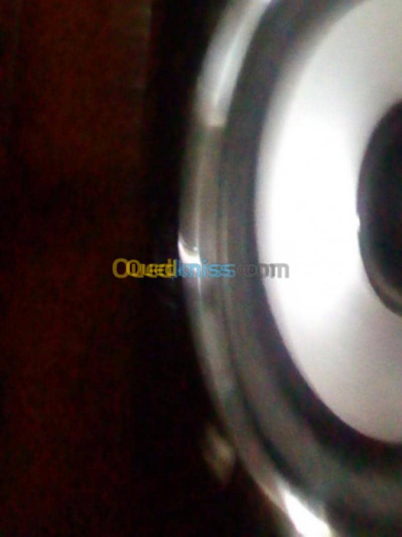 Baffles en bois et DVD 4