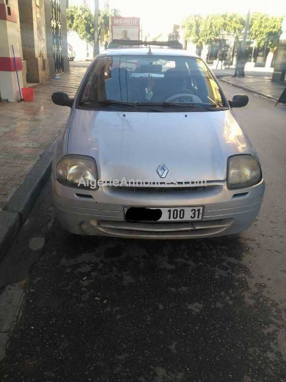 Clio classique en bon état à vendre
