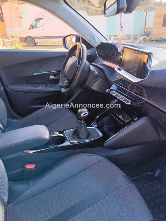 Peugeot 2008 4