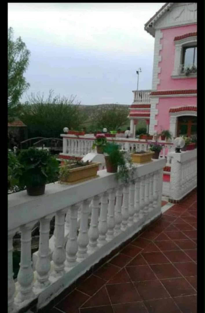 Villa avec piscine et grand jardin à ouled rahmoune 14