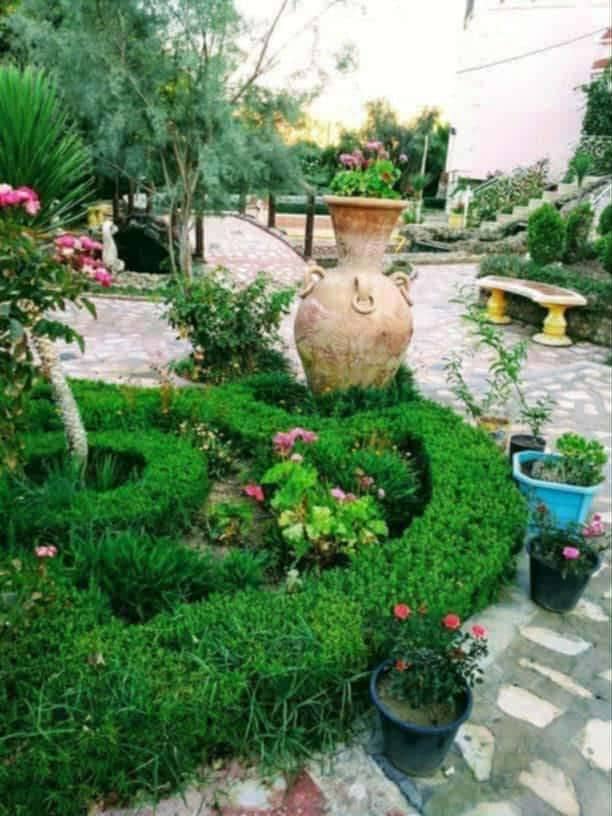 Villa avec piscine et grand jardin à ouled rahmoune 5