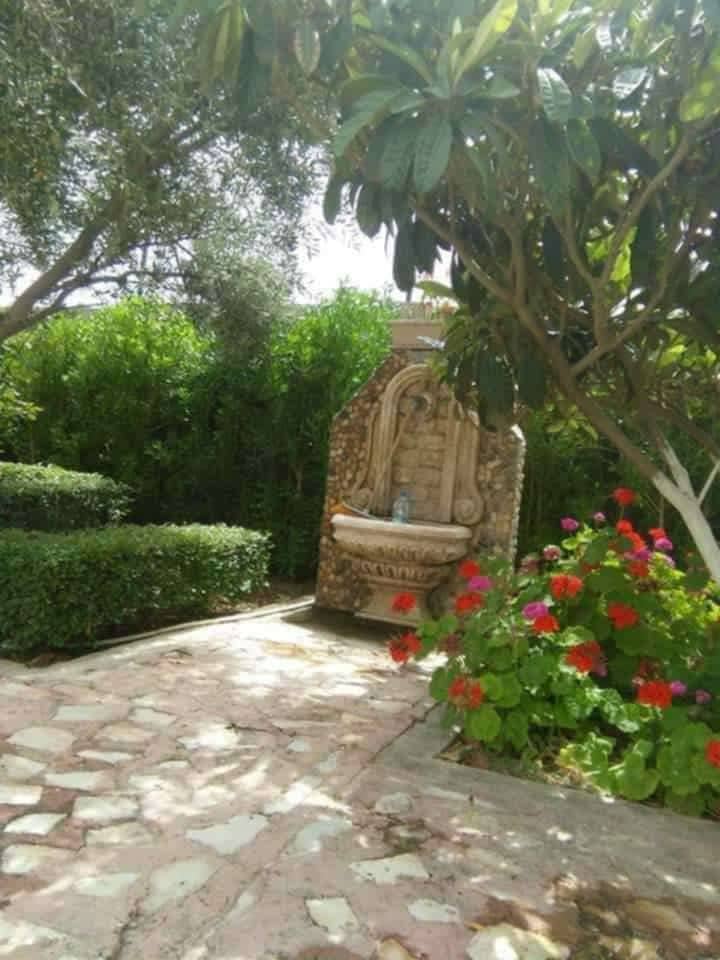 Villa avec piscine et grand jardin à ouled rahmoune 8