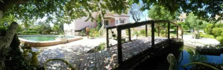 Villa avec piscine et grand jardin à ouled rahmoune 4