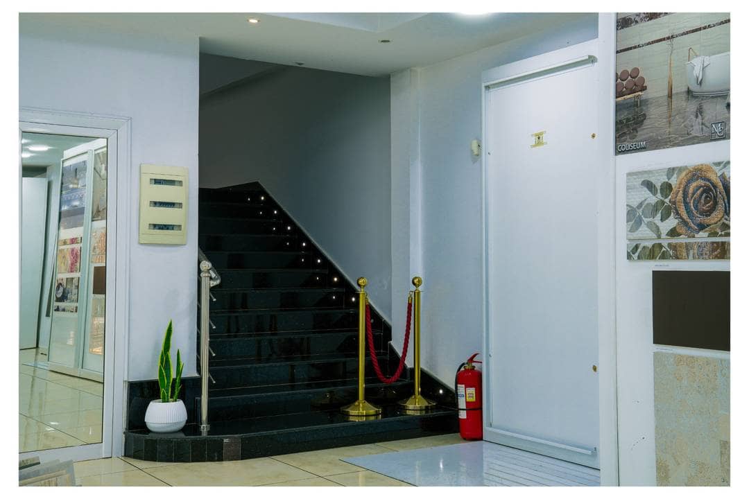 Showroom hamri trig faïence oran 2