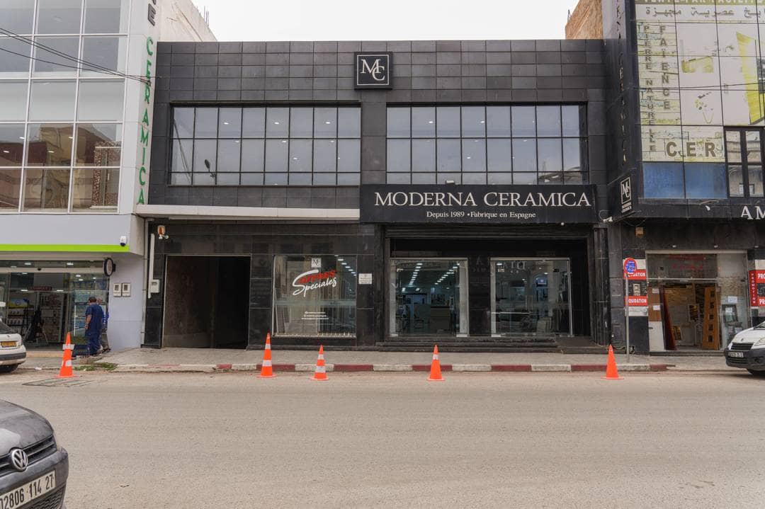 Showroom hamri trig faïence oran 9