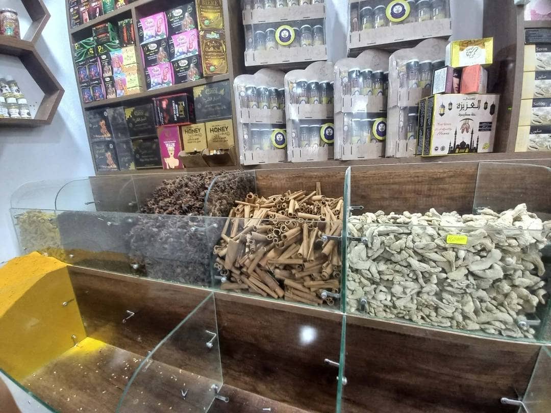 محل مجهز خاص بالأعشاب و التوابل و المكسرات 2