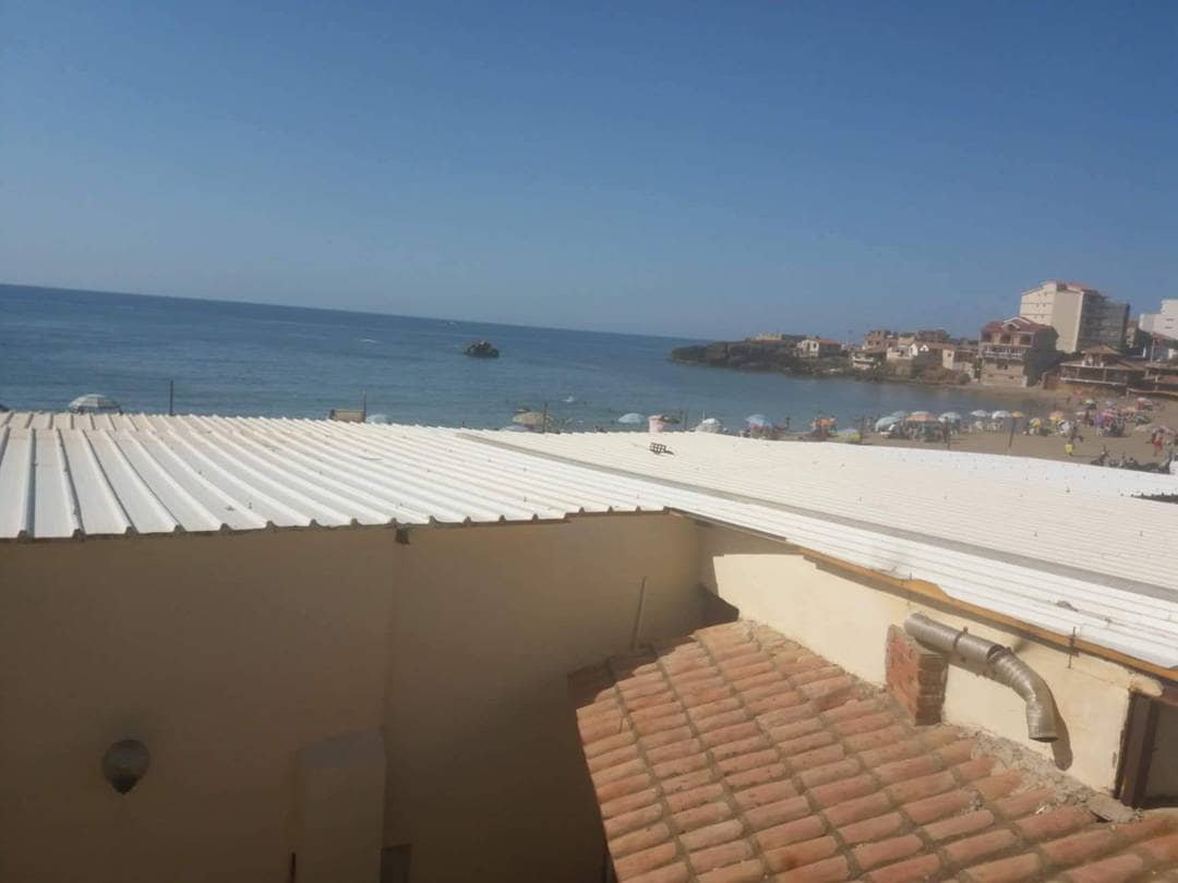Villa au bord de mer avec fast food 4