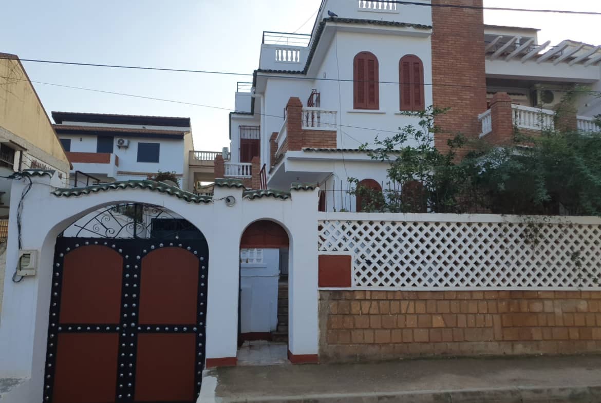 VILLA DE RÊVE EN BORD DU MER 2