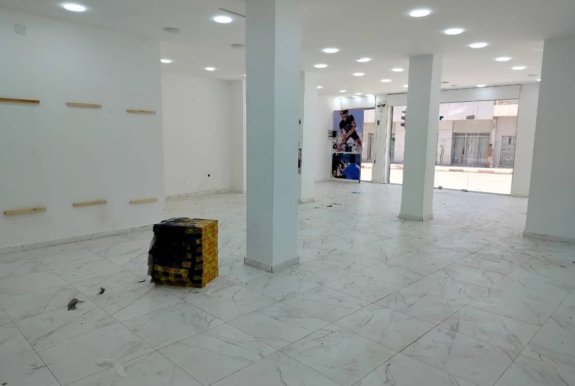 Location du Garage 148 m² 4