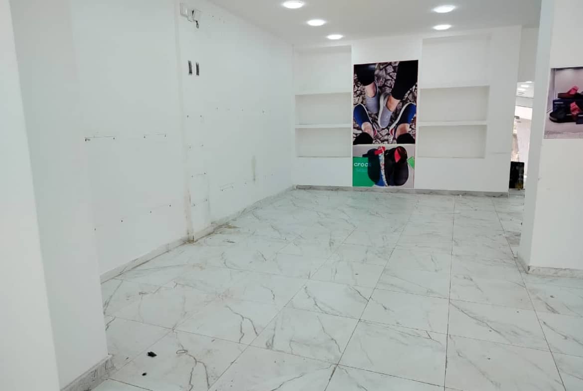 Location du Garage 148 m² 7