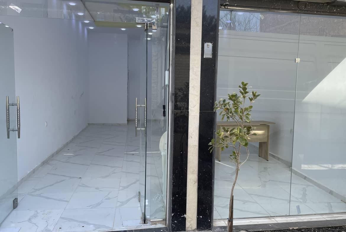 Local 52m’ avendre à Oran 3