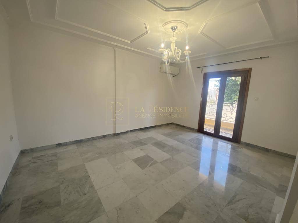 Loue Villa F9 El-Biar 4