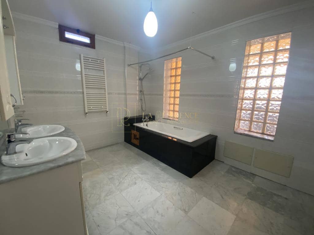 Loue Villa F9 El-Biar 12