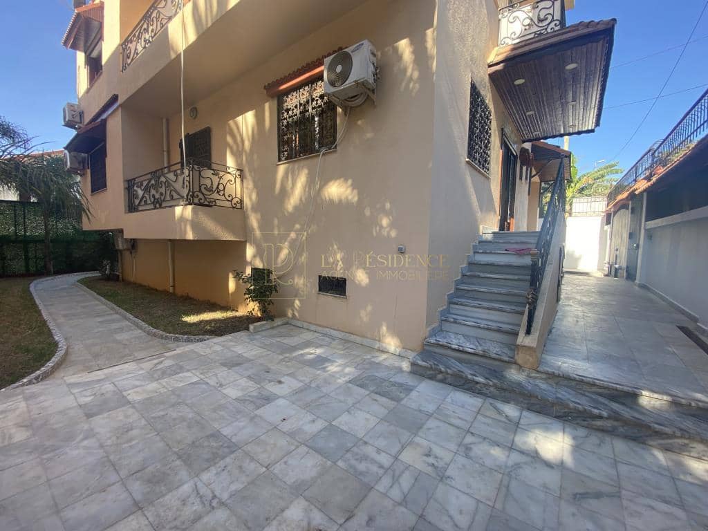 Loue Villa F9 El-Biar 13